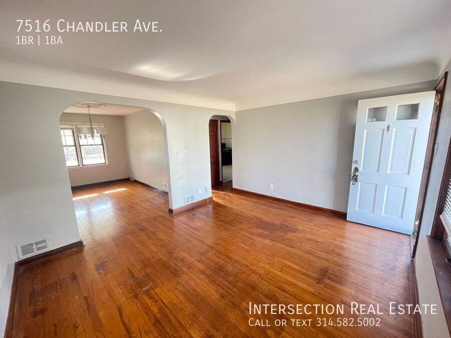 7516 Chandler Ave - Photo 4 of 18