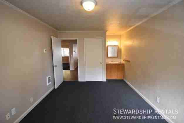 1827 Harris St #102 - Photo 6 of 9