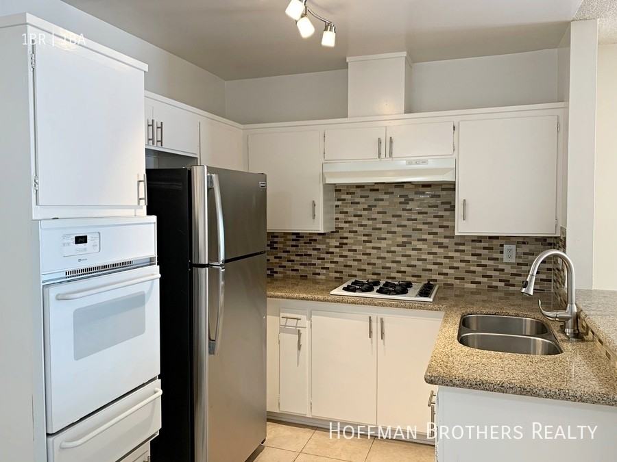 1521 E Windsor Rd #10 - Photo 2 of 13