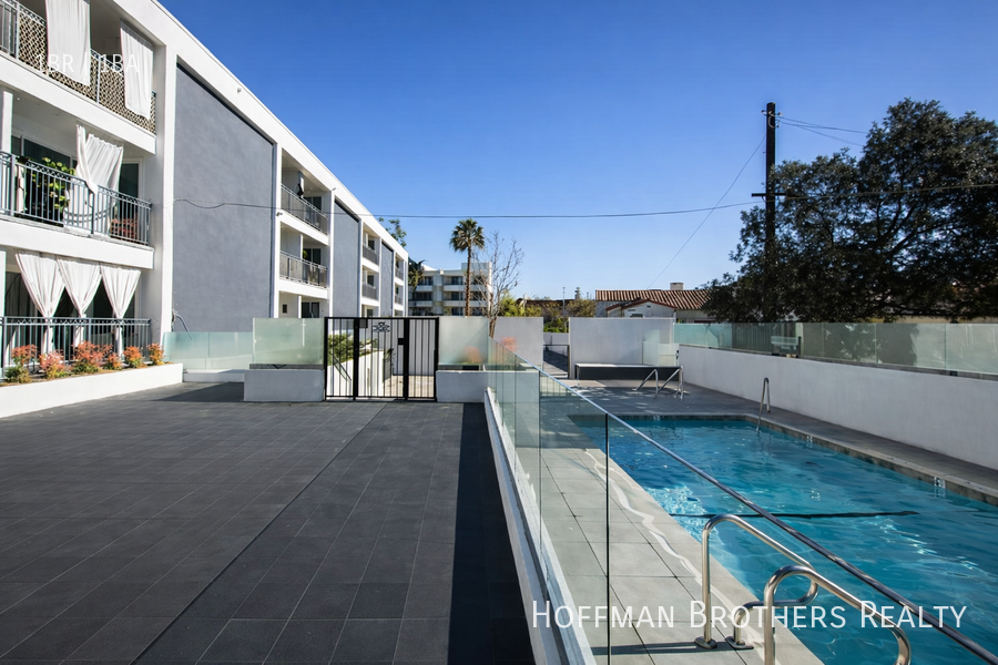 5700 W Olympic Blvd #1 - Photo 7 of 11