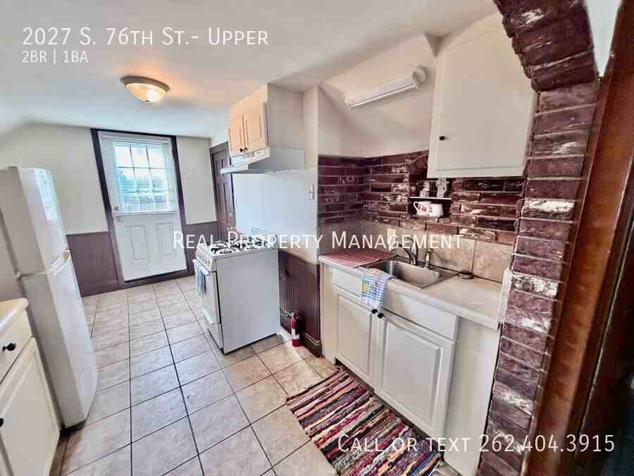 2027 S 76th St Uppr - Photo 2 of 12