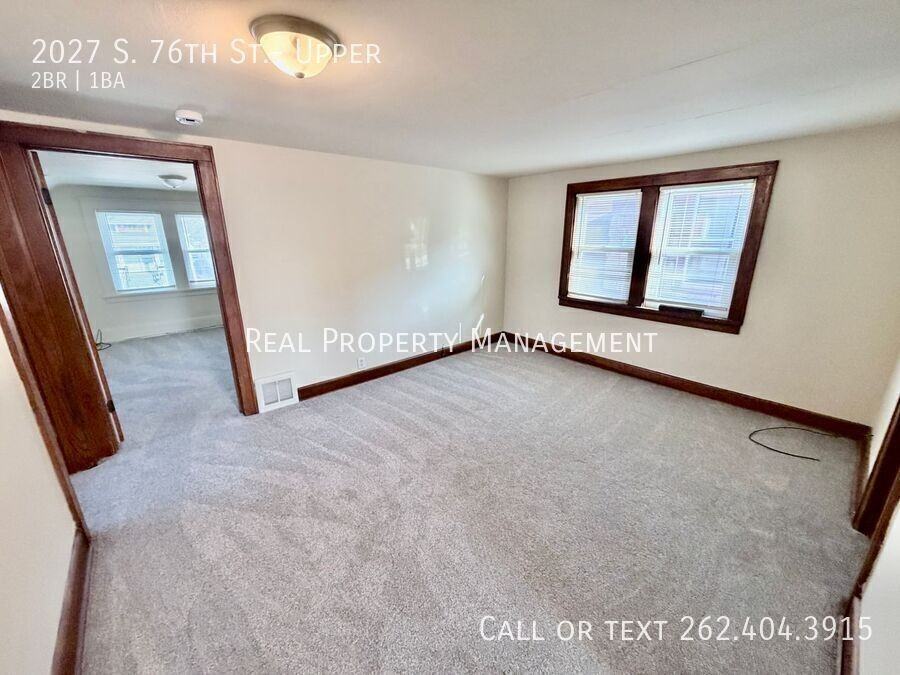 2027 S 76th St Uppr - Photo 6 of 12