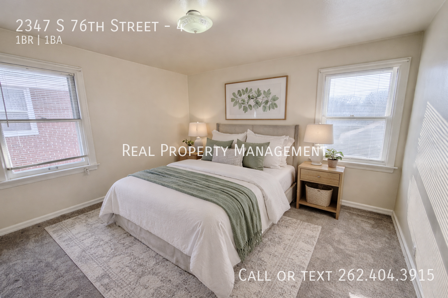 2347 S 76th St #4 - Photo 4 of 12