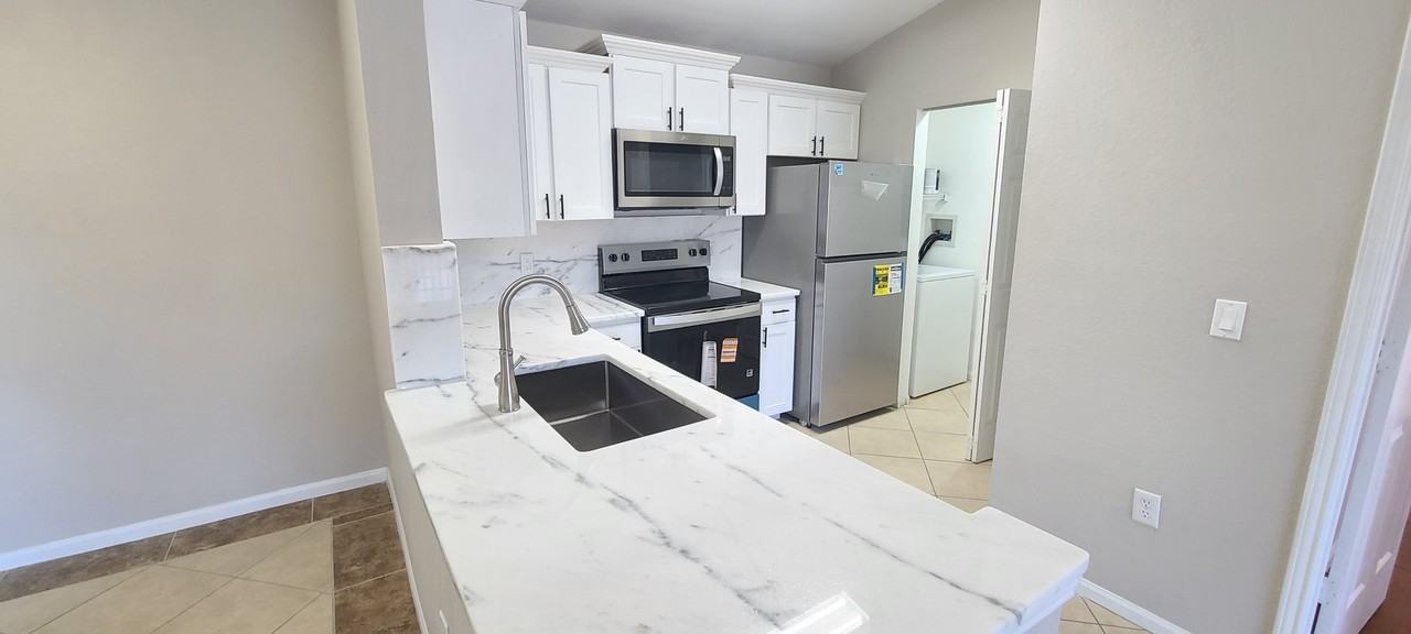 940 Village Trl #4 - Photo 3 of 44