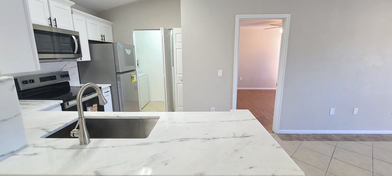 940 Village Trl #4 - Photo 4 of 44