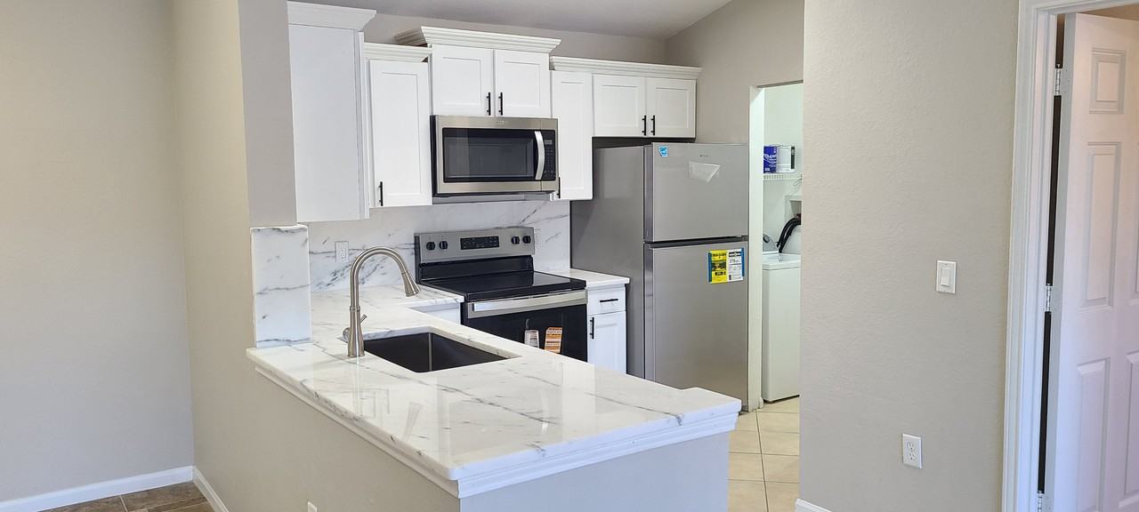 940 Village Trl #4 - Photo 5 of 44