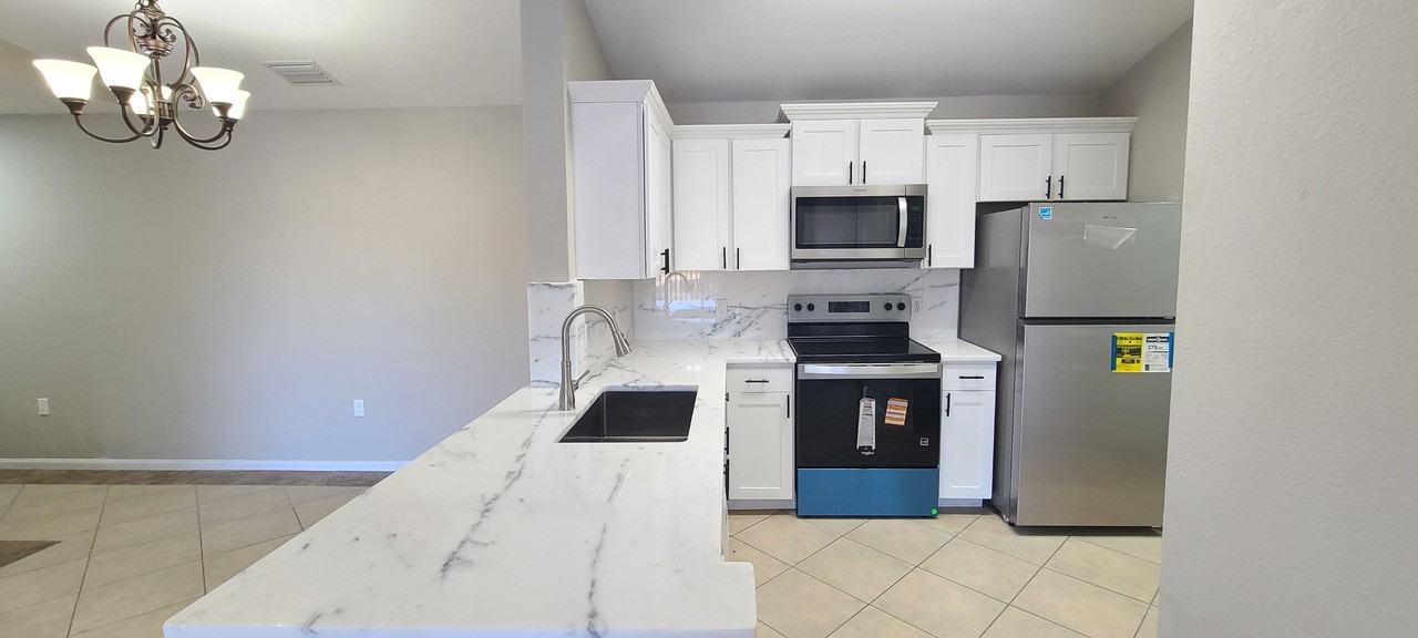 940 Village Trl #4 - Photo 6 of 44