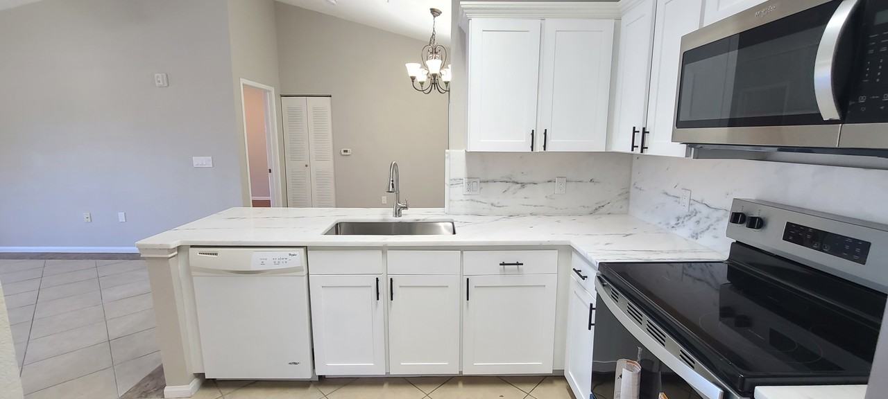 940 Village Trl #4 - Photo 7 of 44