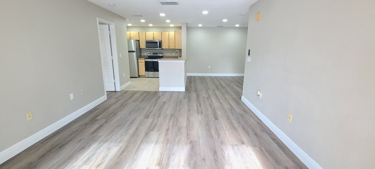 940 Village Trl #205 - Photo 5 of 37