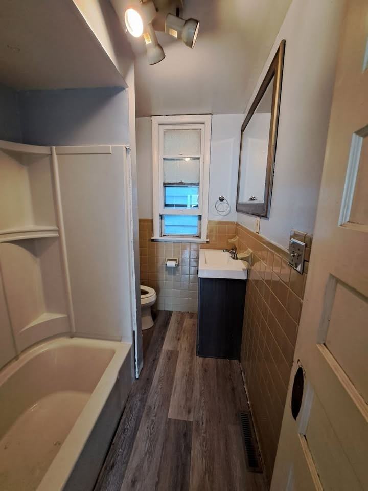 901 Nott St #1R - Photo 4 of 13