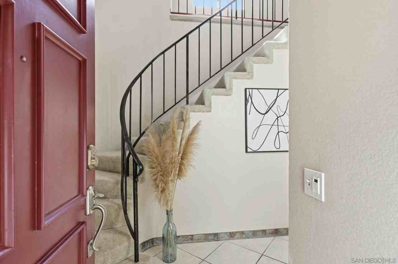 2591 Regent Rd - Photo 3 of 20