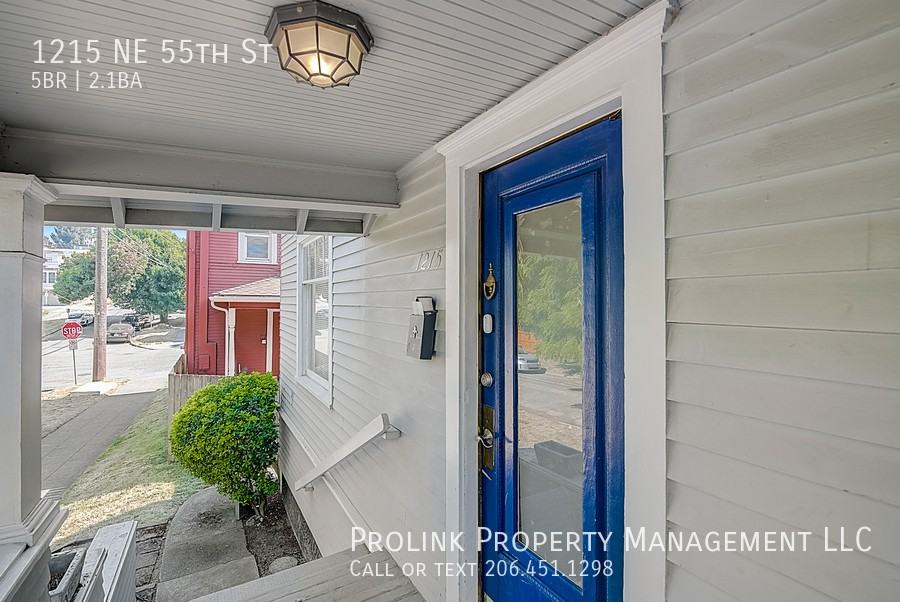 1215 Ne 55th St - Photo 2 of 15