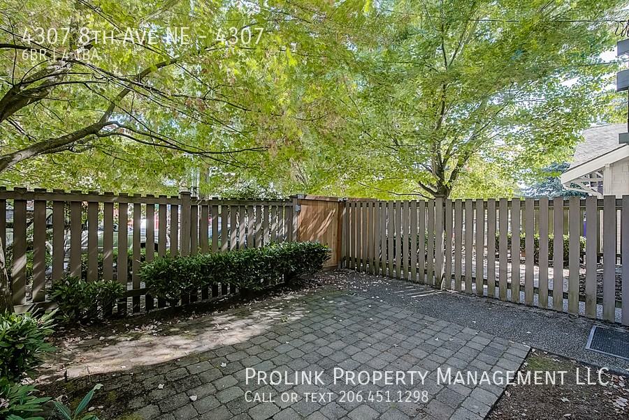 4307 8th Ave Ne #4307 - Photo 2 of 19