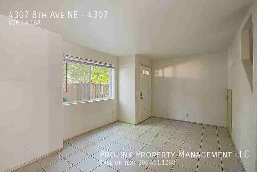 4307 8th Ave Ne #4307 - Photo 4 of 19