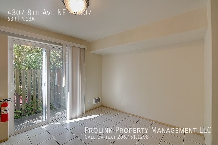 4307 8th Ave Ne #4307 - Photo 5 of 19