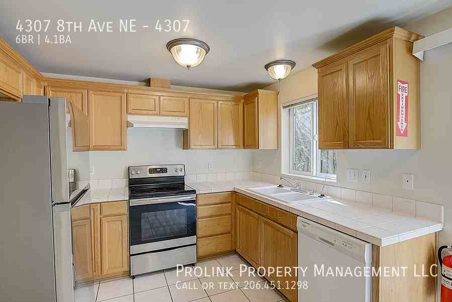 4307 8th Ave Ne #4307 - Photo 7 of 19