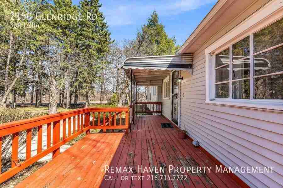 2150 Glenridge Rd - Photo 3 of 38