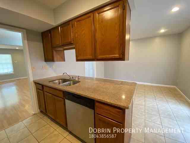 1418 Kemper St - Photo 5 of 18