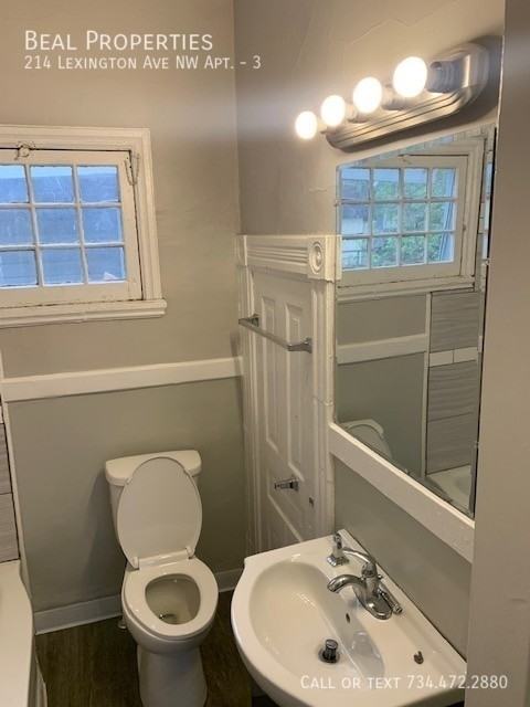 214 Lexington Ave Nw #3 - Photo 5 of 20