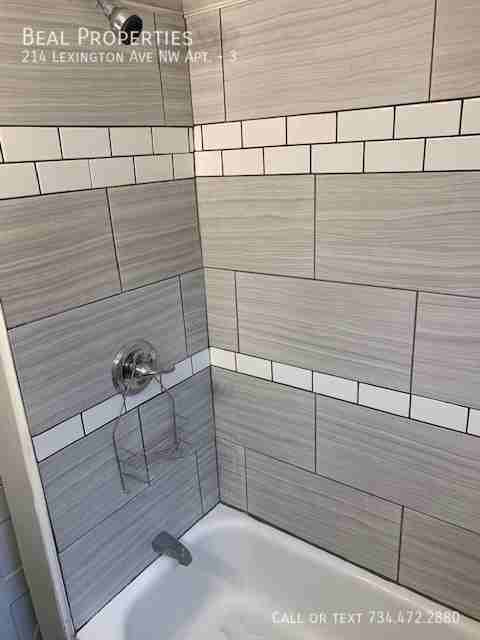 214 Lexington Ave Nw #3 - Photo 6 of 20