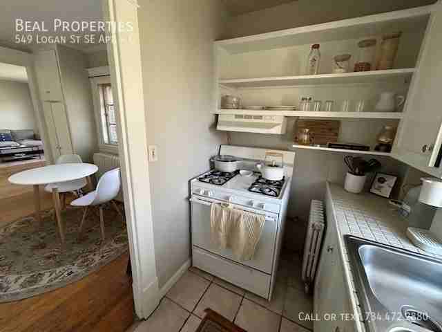 549 Logan St Se #C - Photo 4 of 10