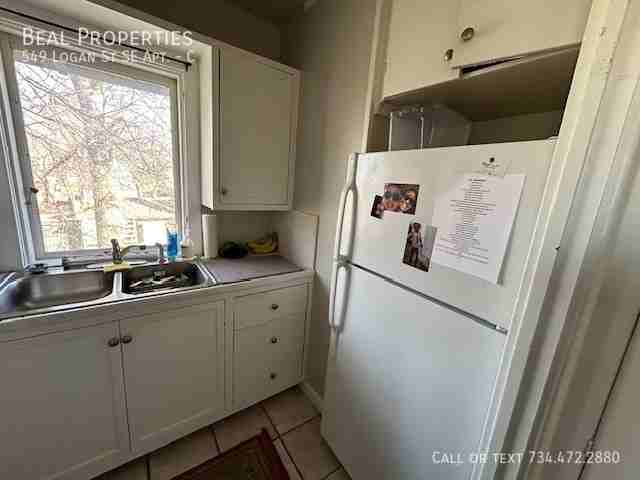 549 Logan St Se #C - Photo 6 of 10