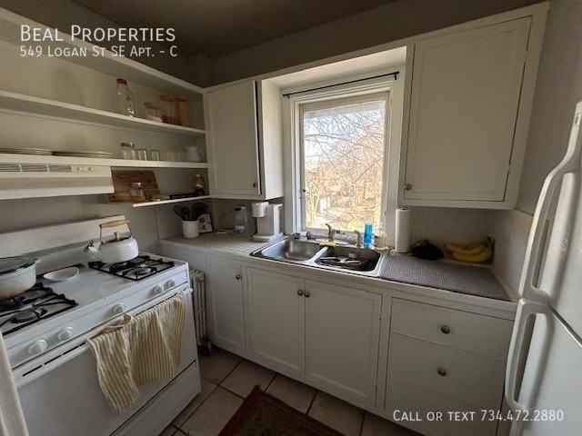 549 Logan St Se #C - Photo 7 of 10