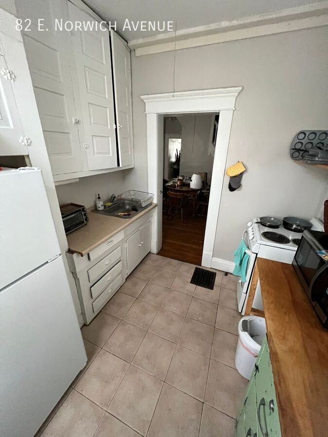 82 E Norwich Ave - Photo 7 of 13