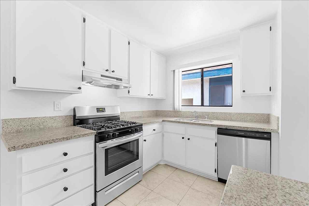 444 W Windsor Rd #10 - Photo 2 of 19