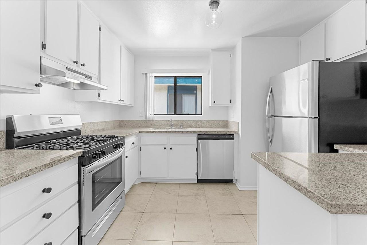 444 W Windsor Rd #10 - Photo 3 of 19