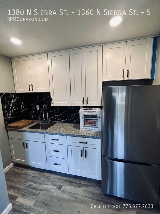 1380 N Sierra St - Photo 4 of 6