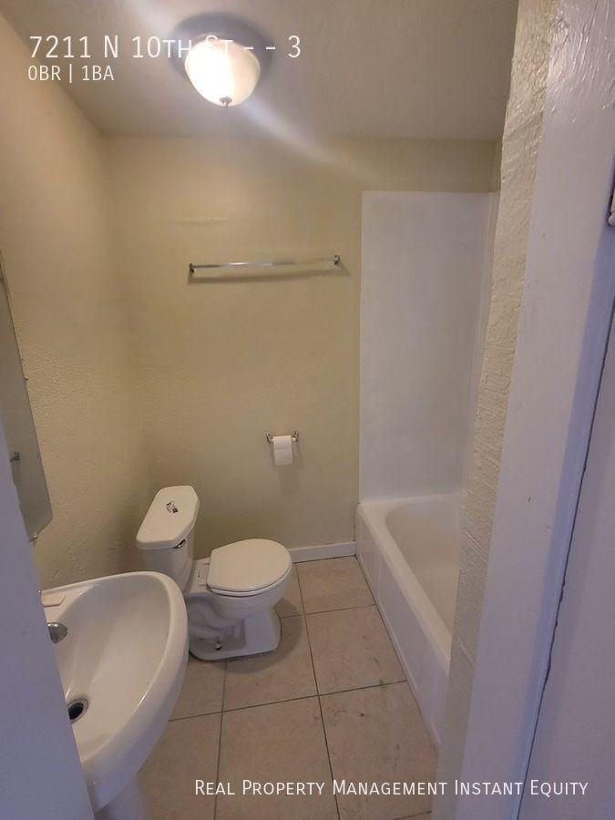 7211 N 10th St #3 - Photo 4 of 6