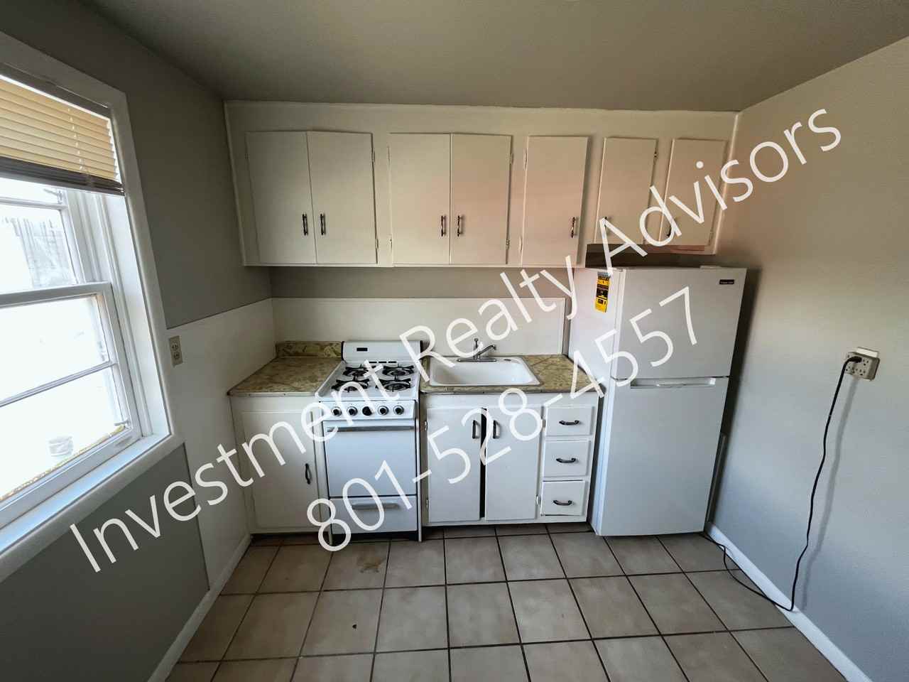 585 N Main St #4 - Photo 3 of 5