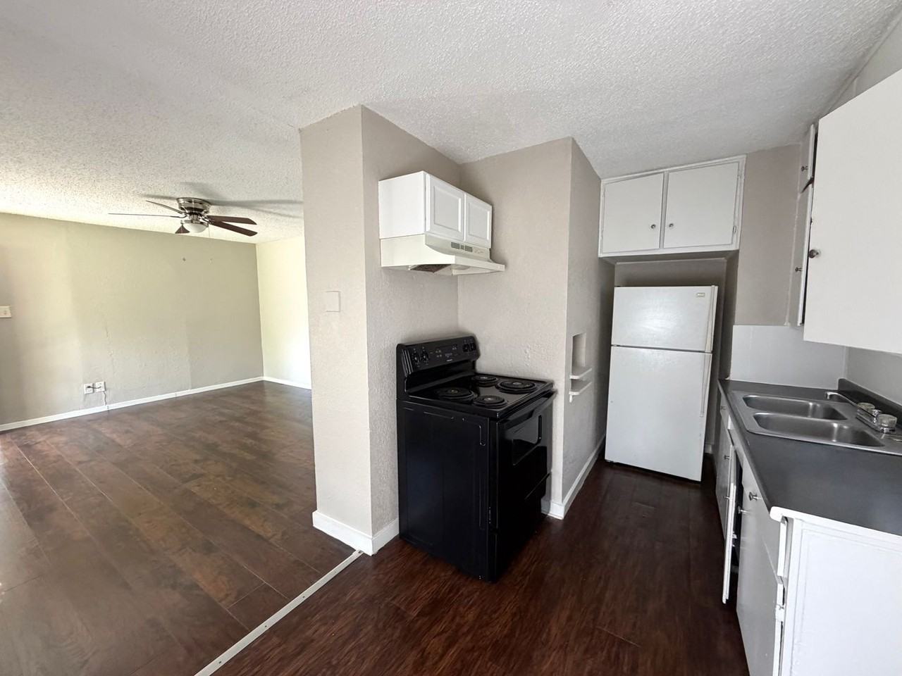 6403 Hollis Ave - Photo 3 of 7