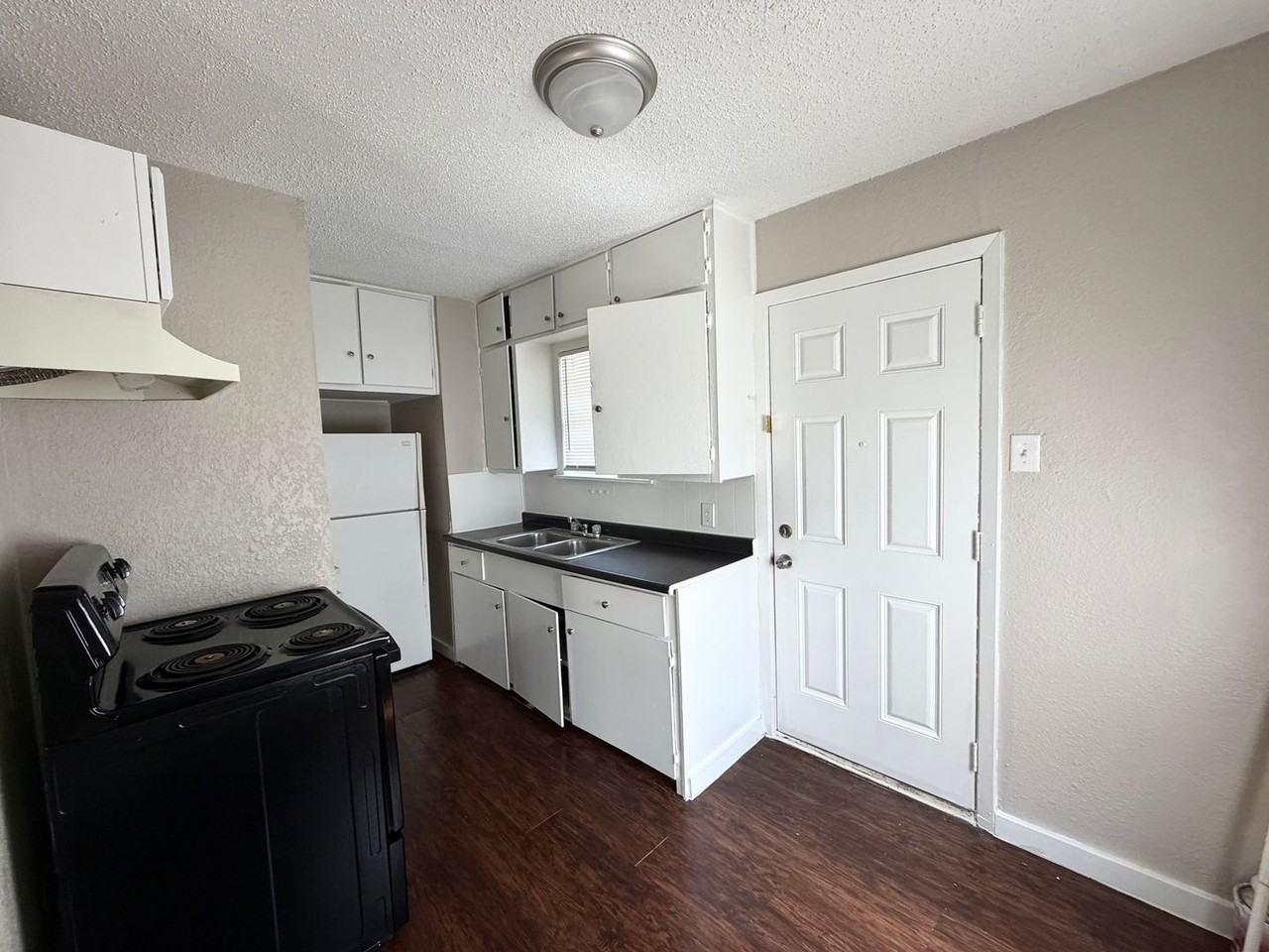 6403 Hollis Ave - Photo 4 of 7