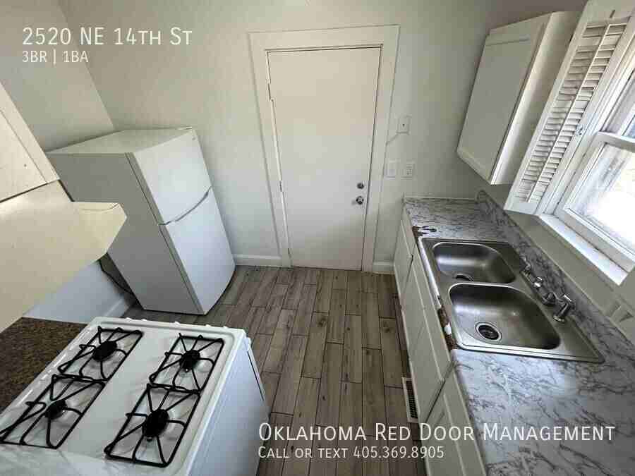 2520 Ne 14th St - Photo 2 of 17