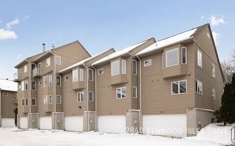 2840 Kenwood Isles Dr