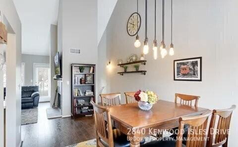 2840 Kenwood Isles Dr - Photo 2 of 22