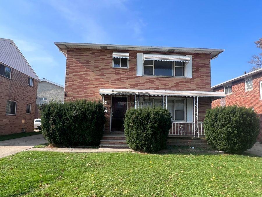 540 E 208th St - Photo 2 of 20