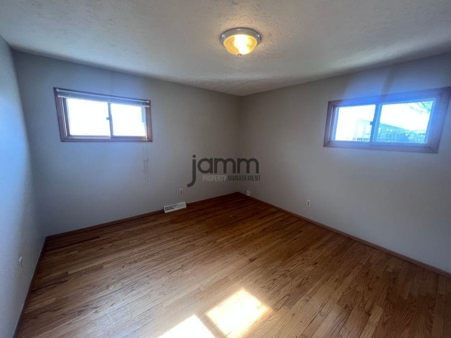 540 E 208th St - Photo 5 of 20