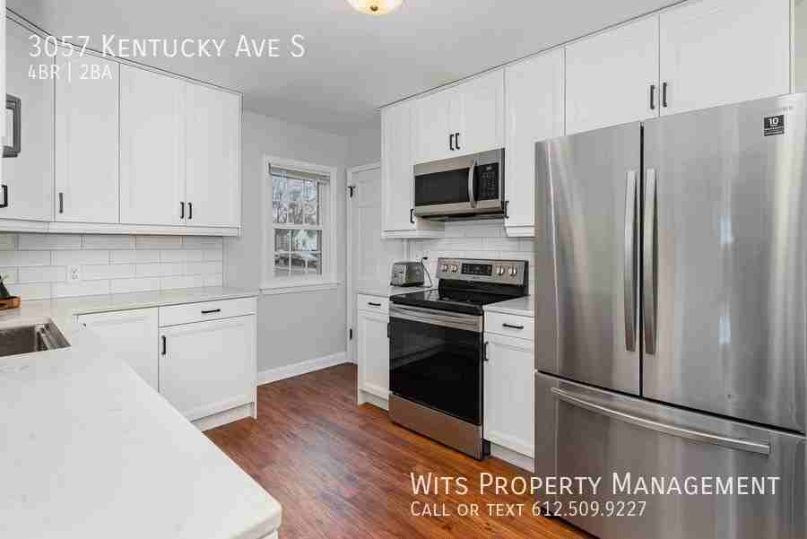 3057 Kentucky Ave S - Photo 3 of 24