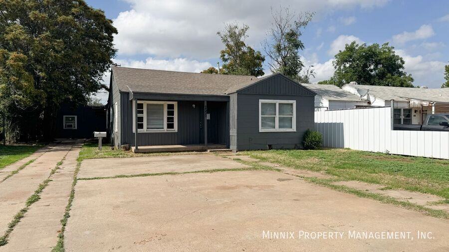 2520 41st St #A - Photo 2 of 17