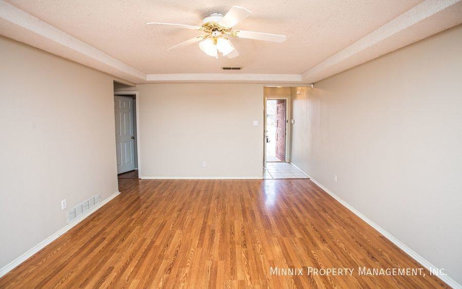 4425 Kemper St - Photo 7 of 35