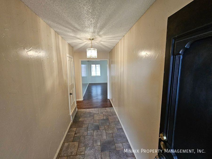 6906 Elmwood Ave - Photo 4 of 44