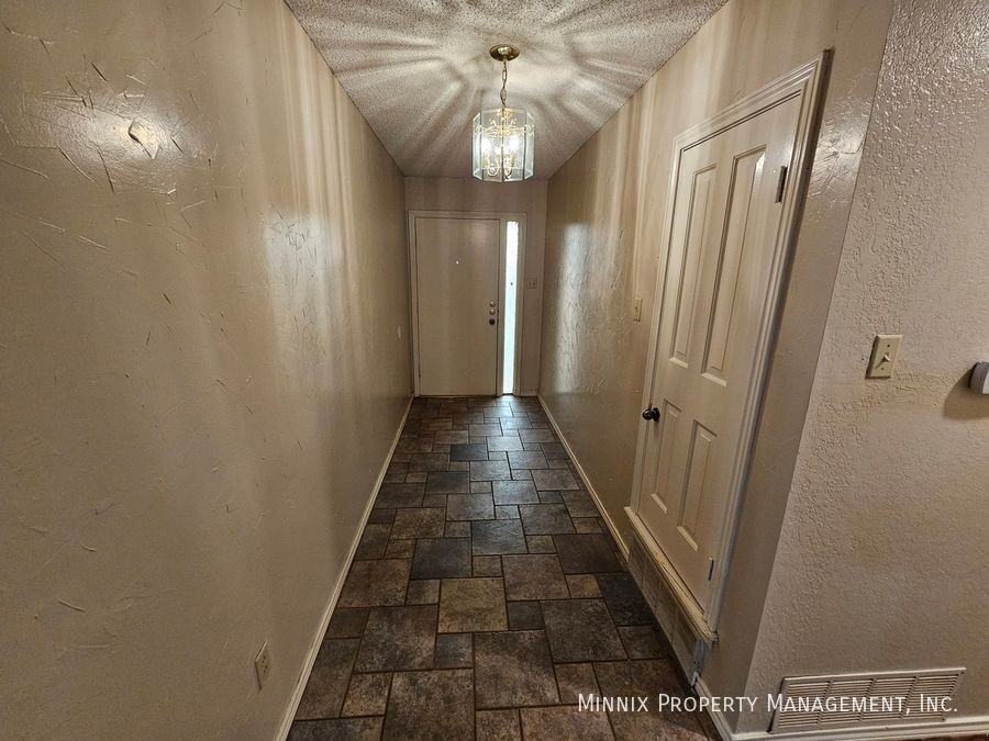 6906 Elmwood Ave - Photo 5 of 44