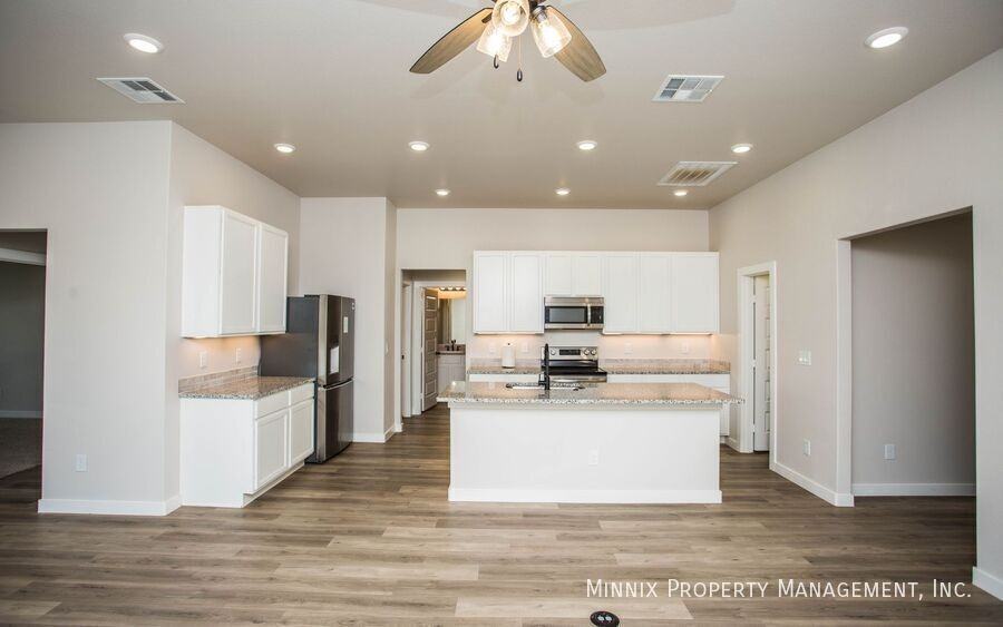 3203 Durham Ave - Photo 3 of 38