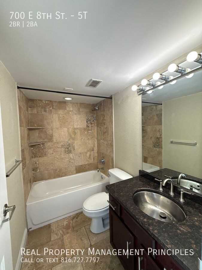 700 E 8th St #5T - Photo 6 of 24