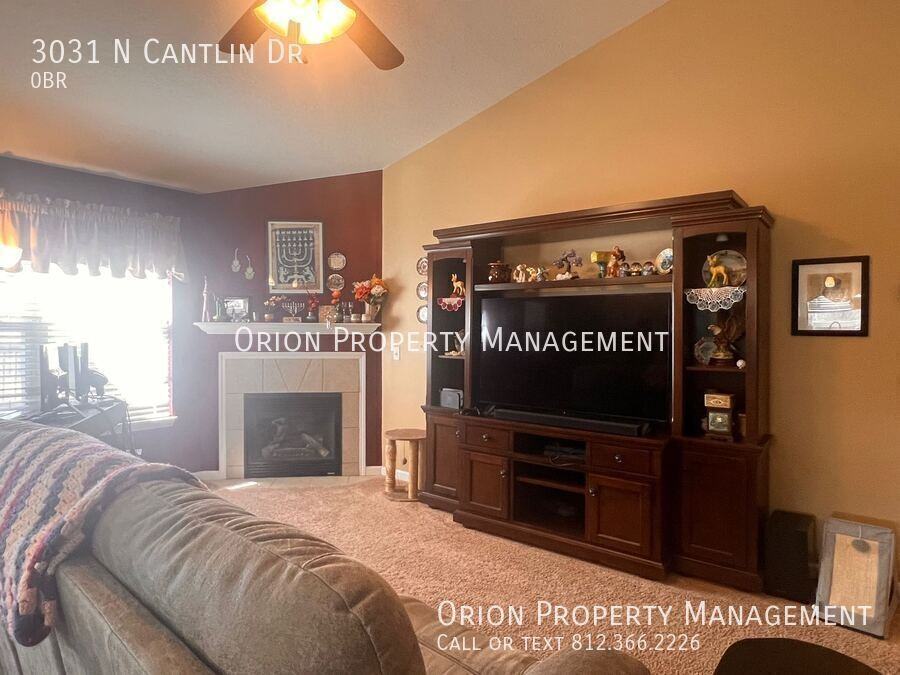 3031 N Cantlin Dr - Photo 2 of 13