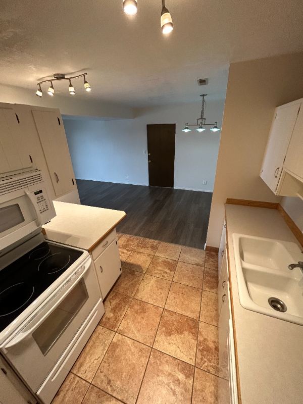 300 14th Ave S - Photo 5 of 16