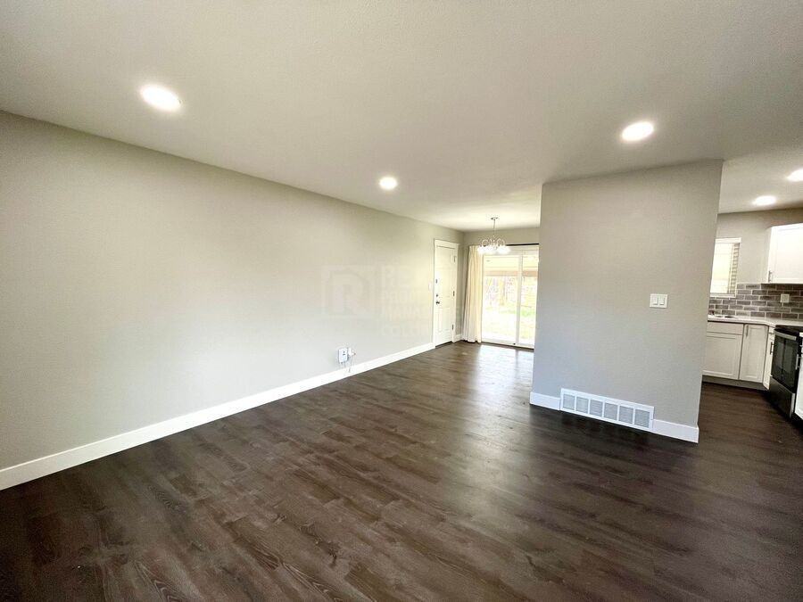 2123 Fernwood Dr - Photo 3 of 17